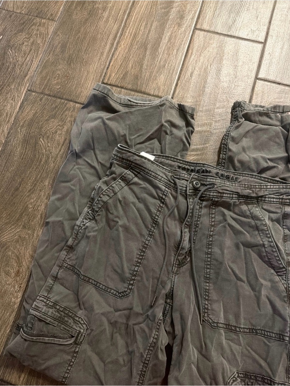 American Eagle Outfitters Wide Leg Cargo Pants in Charcoal Gray